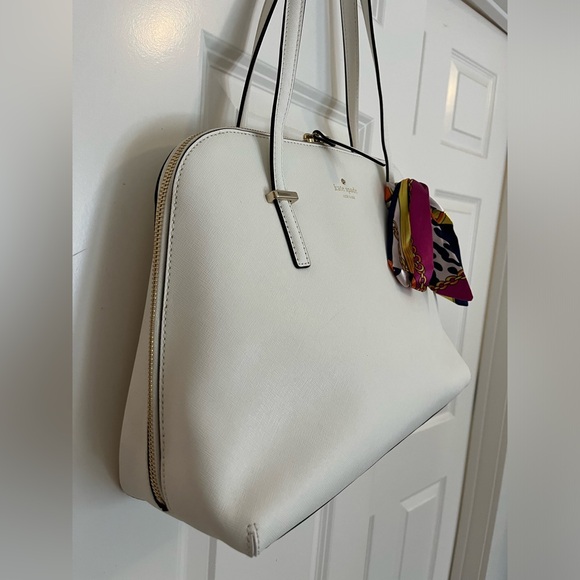 Kate Spade full zip shoulder bag - Picture 2 of 3